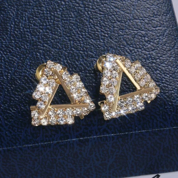 NEW 18K Gold Diamond Triangle Stud Earrings - Picture 2 of 5
